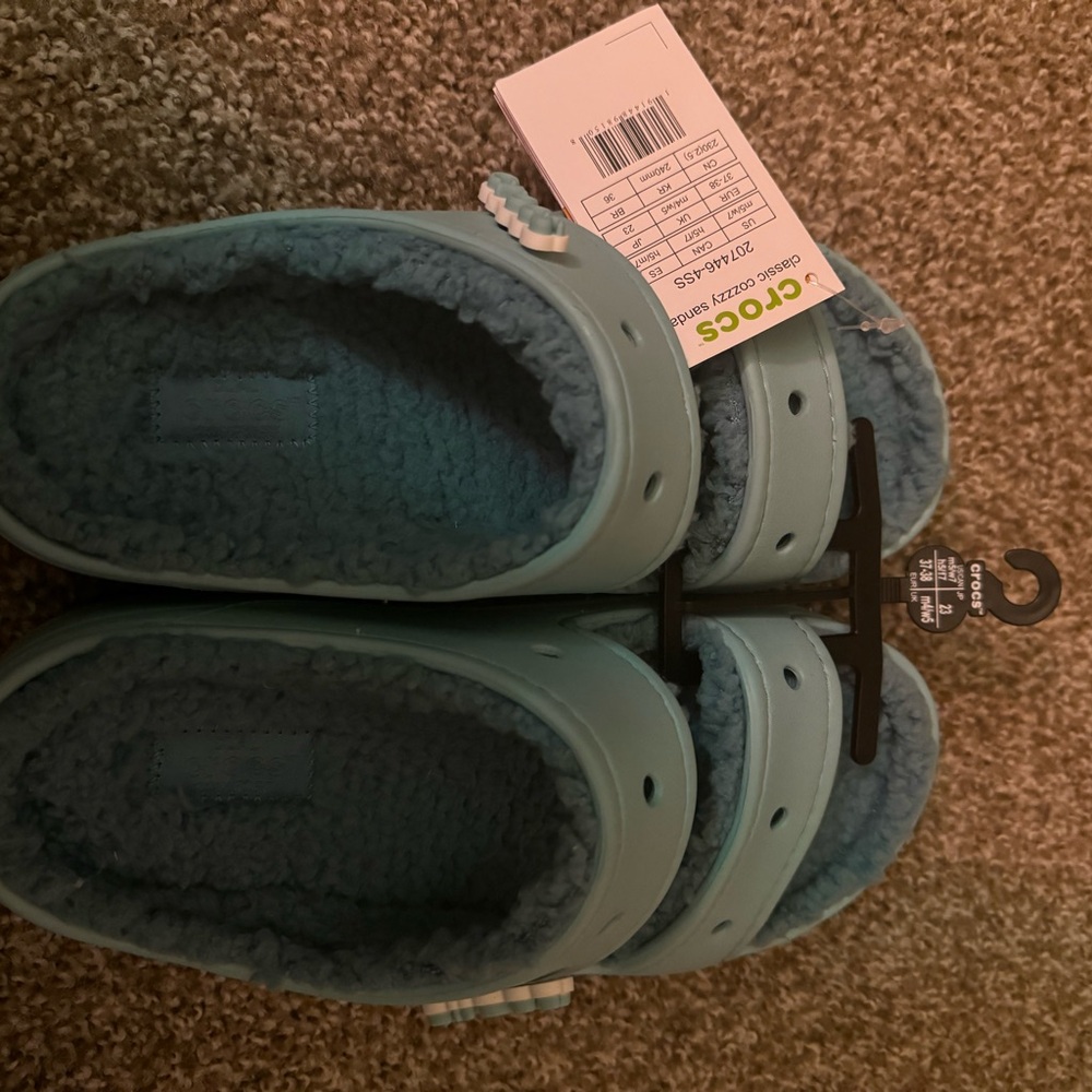 Women’s Crocs classic cozzzy sandal